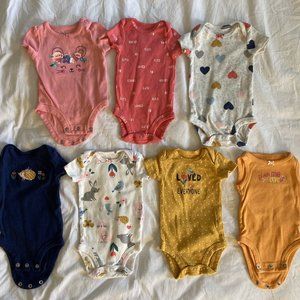 Newborn Girls Short Sleeve Onesies - Lot of 7 - Barely Worn - Carters